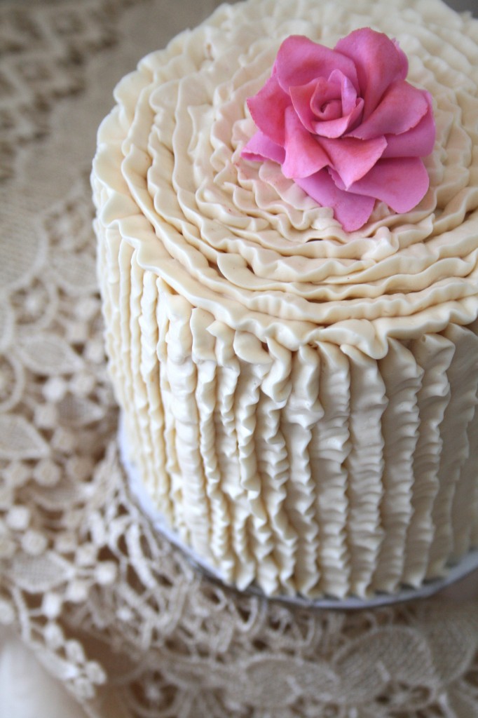 Vertical ruffle piping