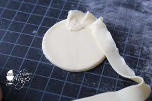 Fondant Flinger Ruffle Cupcake Topper Tutorial10