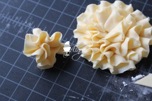 Fondant Flinger Ruffle Cupcake Topper Tutorial3